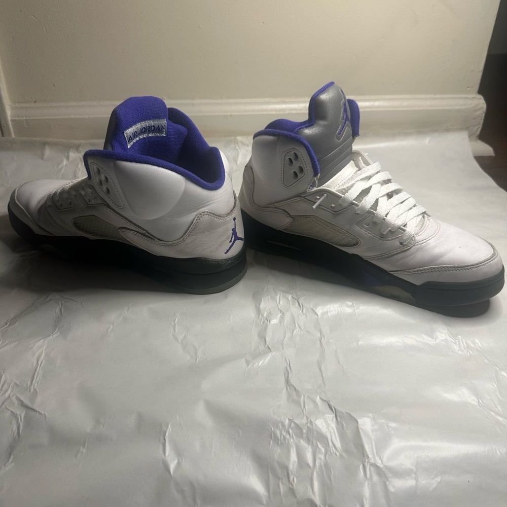 Jordan Men's White and Purple Sneakers